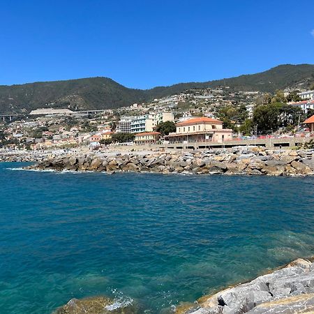 Appartamento La Rosa Dei Venti, Centro Storico, 50 Metri Dalle Spiagge Ospedaletti Esterno foto