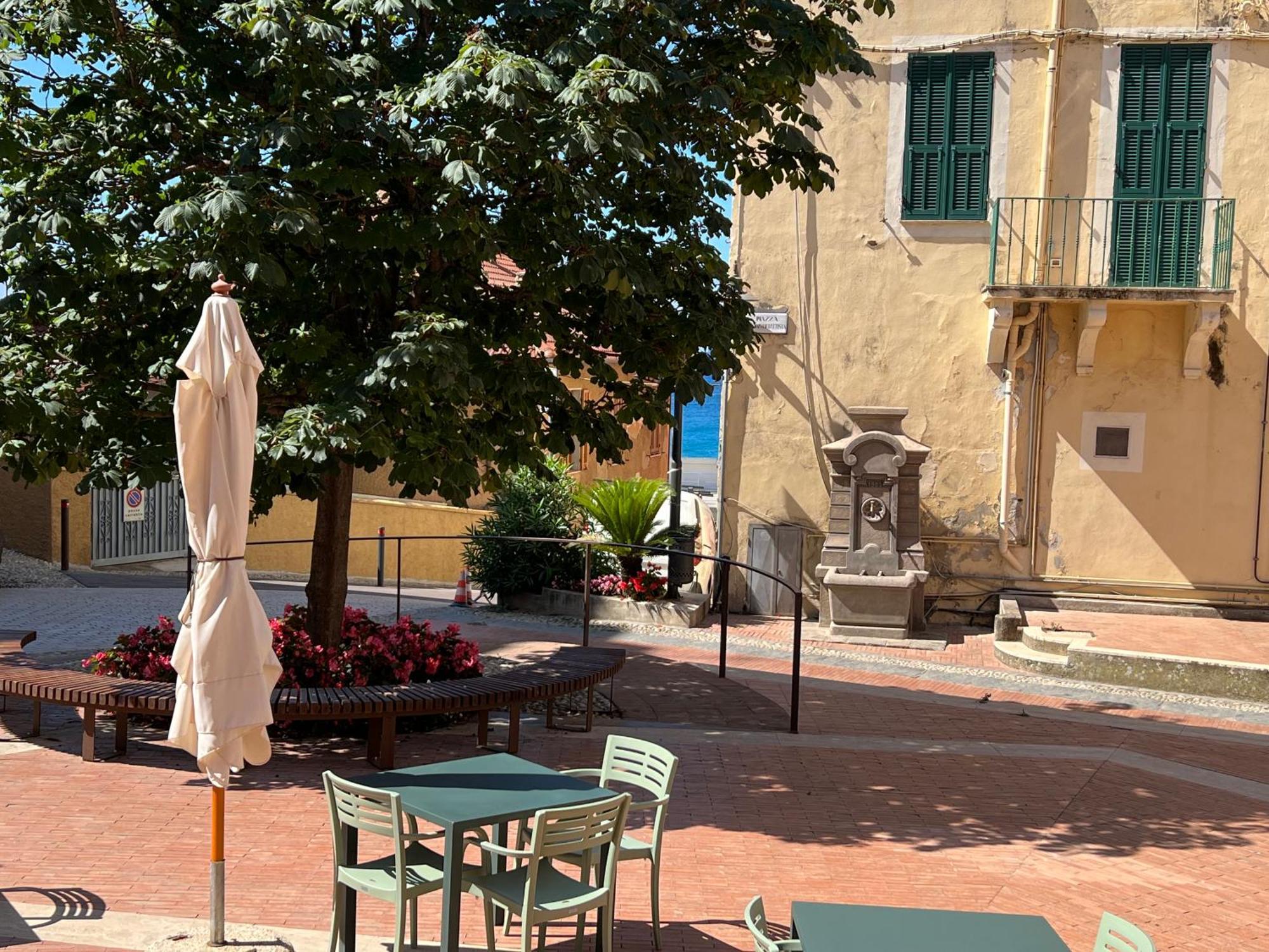 Appartamento La Rosa Dei Venti, Centro Storico, 50 Metri Dalle Spiagge Ospedaletti Esterno foto